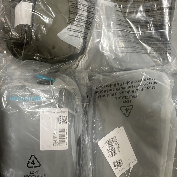 Mini Belt Bag Lululemon - Picture 2 of 2